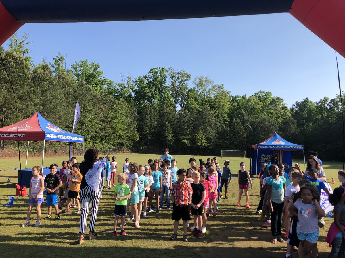 HuskyHumanities's tweet photo. #boosterthon2018 @boosterthon18 @hillside_media @HillsideES #hesjourney 2nd Grade had a blast #lawsonlighteningbolts #holdimanhyperactivehyenas #wiegandswarriors #frydmansfightingknights https://t.co/Lnp5FxppR2