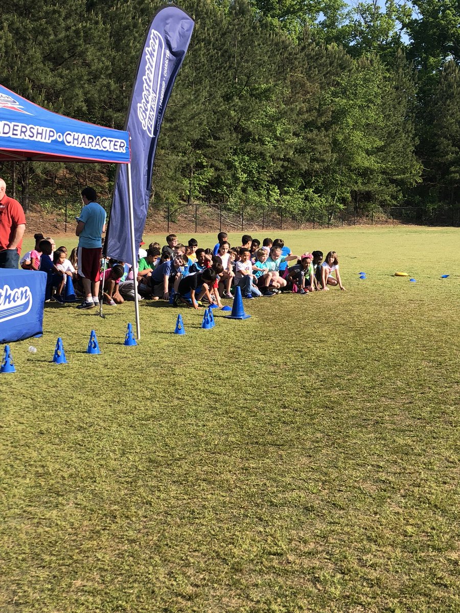 HuskyHumanities's tweet photo. #boosterthon2018 @boosterthon18 @hillside_media @HillsideES #hesjourney 2nd Grade had a blast #lawsonlighteningbolts #holdimanhyperactivehyenas #wiegandswarriors #frydmansfightingknights https://t.co/Lnp5FxppR2