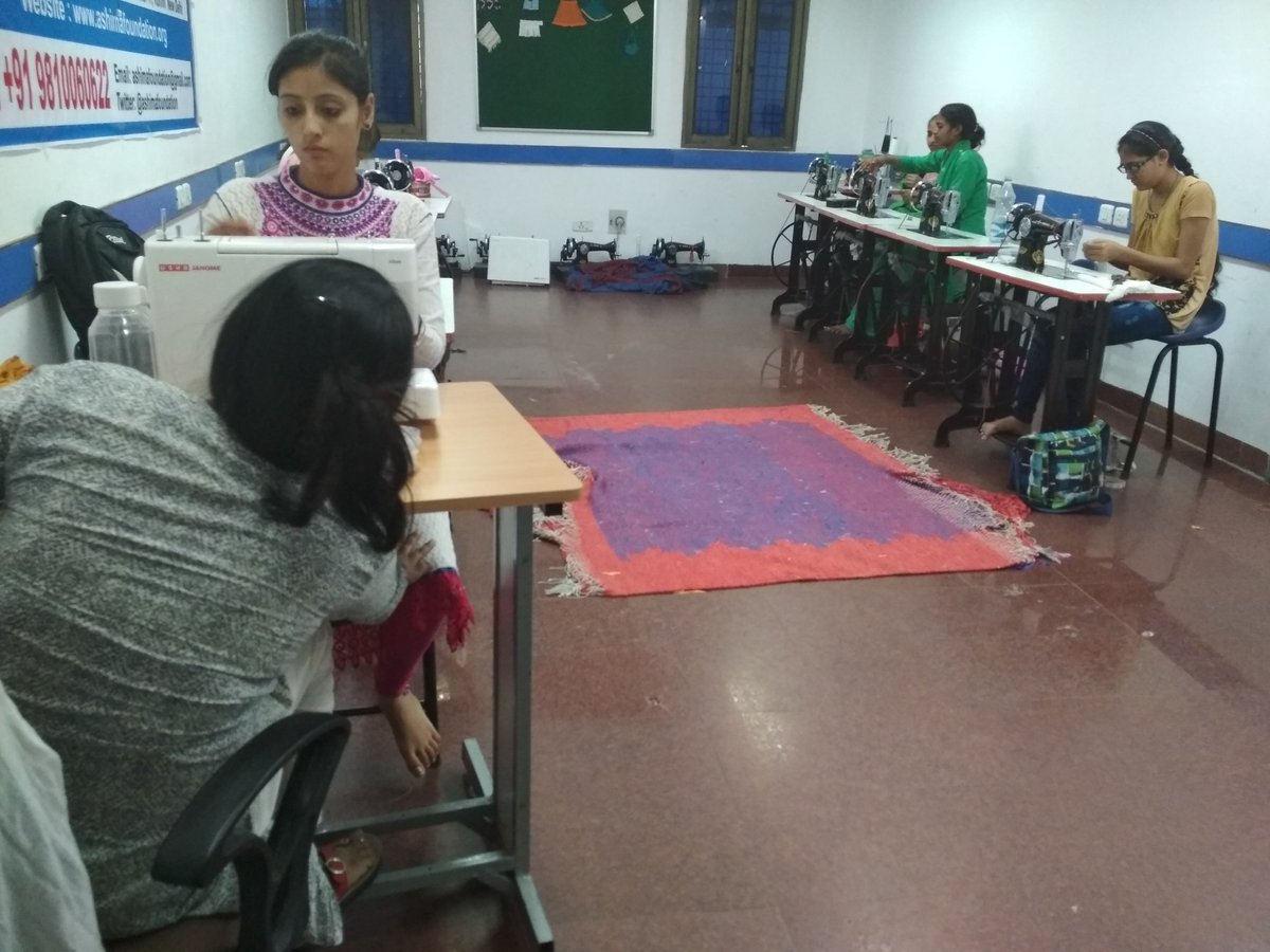 PreetiM29456263's tweet photo. Stitching batch is going on student are learning #turpai @ashimafdn #AshimaFoundationSec11Rohini https://t.co/fvSNOBuK9F