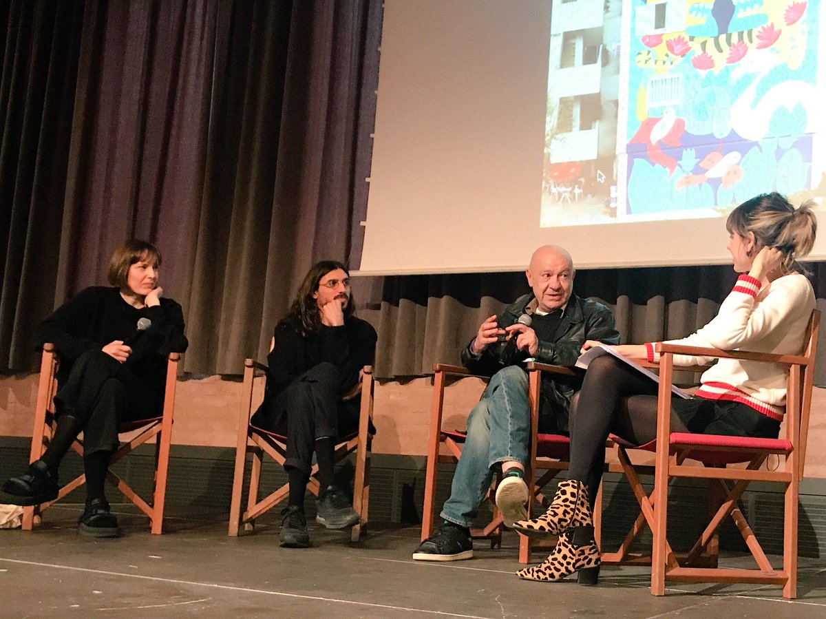 yolandapss's tweet image. .@marioeskenazi y #divinagloria hablan del proceso creativo del diseño entrevistados por @BibianaBallbe : sus herramientas son la reflexión, la conversación, el bloc de notas, el iPhone, el diccionario... #TheCreativeFest18