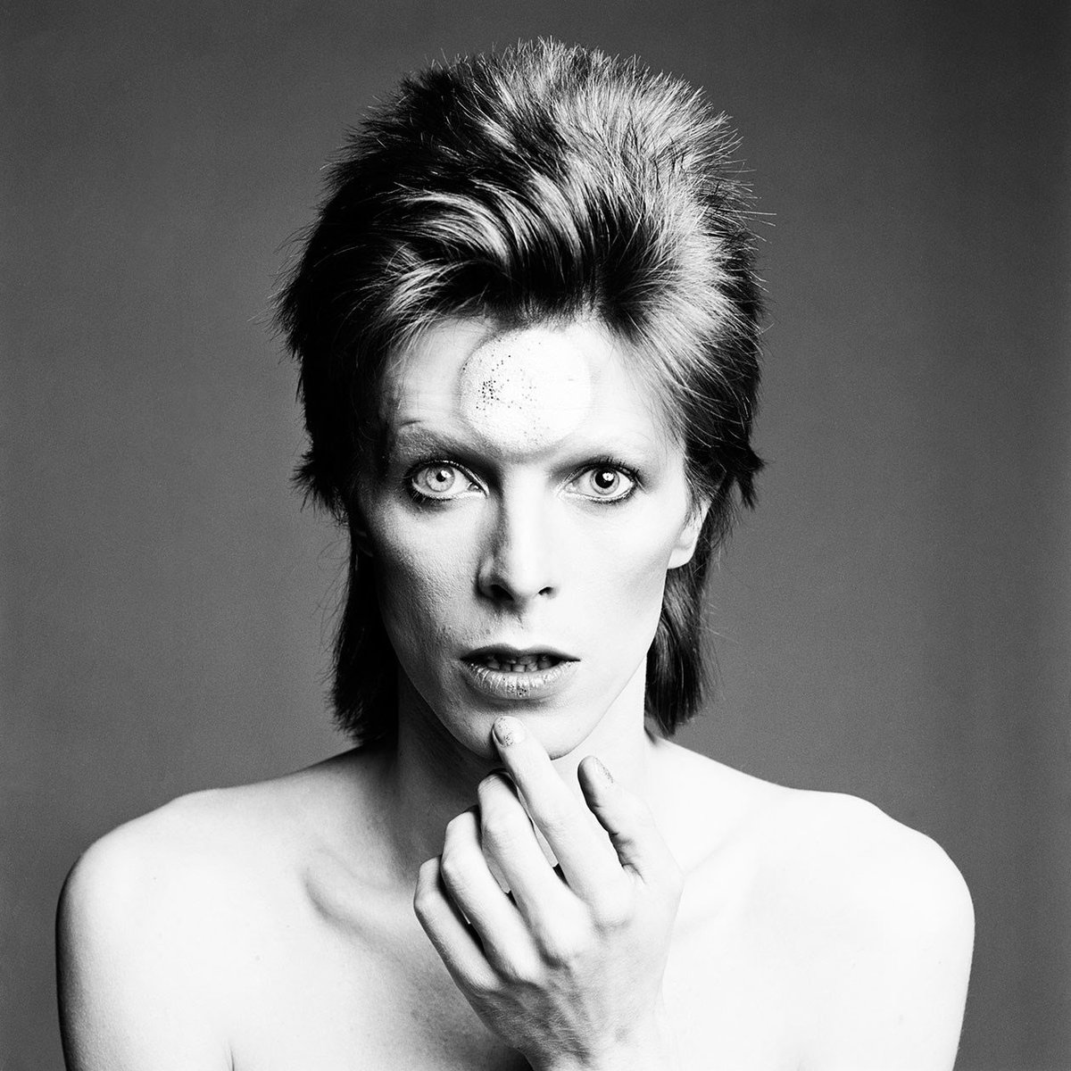 lespaul55_57's tweet photo. 'I find only freedom in the realms of eccentricity'

     David Bowie

David Bowie, photo by ©M. Sukita https://t.co/8FiwYDp5lv