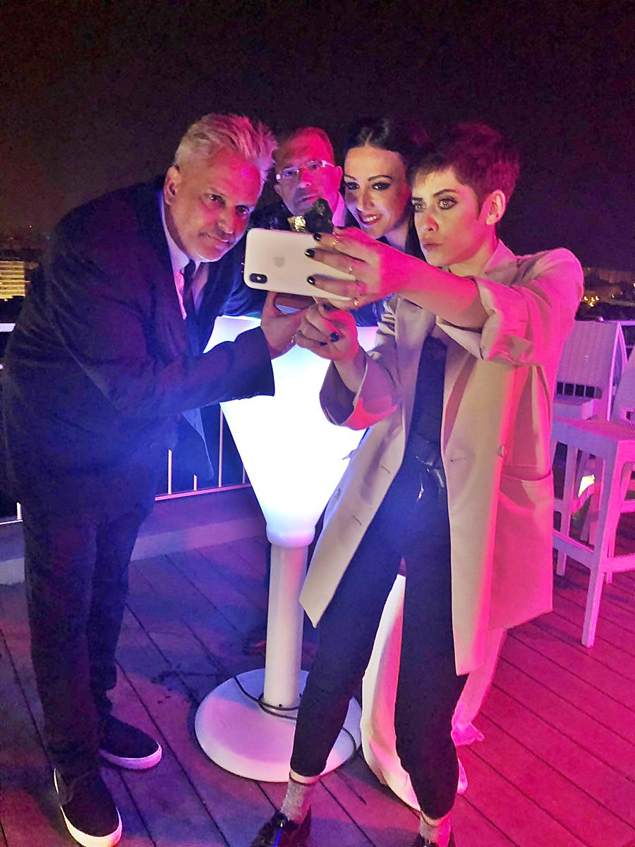 Jimidonas's tweet photo. @laleonademaria Recibiendo el premio Starview Magazine, Helpcode Life y Párraga Footclinic durante el Pestival de cine de Málaga. En la foto con Fadua Benaim, Juan Luis Párraga y Jaime Acevedo. https://t.co/UHh6p6ytuO