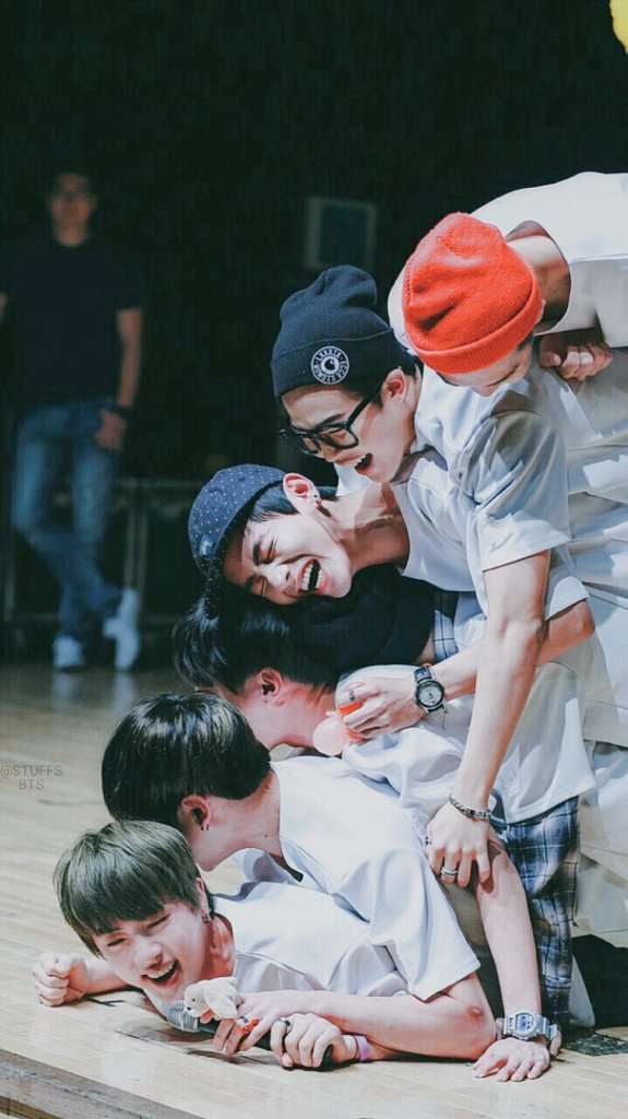 lost_in_fallen's tweet photo. Where is Sunshine, bangtan boys😂❤

@BTS_twt #bts_twt #RM #JUNGKOOK #VMINDanceChallenge #MTVBKRPOPBTS #지민 #뷔 #BTS #PremoisMTVMiaw #V #꾹 #남준 #정국 #JIMIN #방탄소년단 #JIN #jhopeday #SUGA  #kookv #Vkook #namjin #sope #Kookvmin #MTVLAFANDOMBTS #MTVLAKPOPBTS #MTVLAFANARMYBTS https://t.co/JVxI8MJj8E
