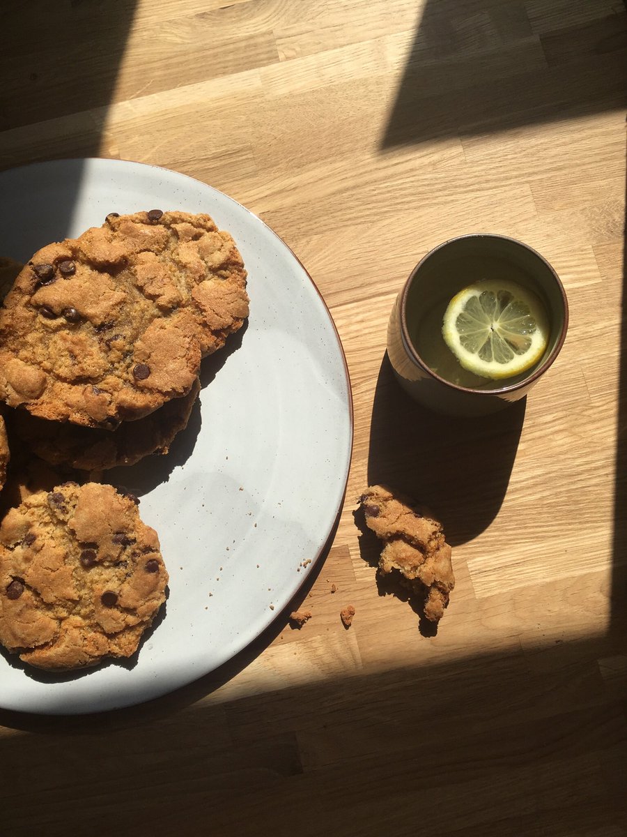 tspcake's tweet image. Ok so I didn’t HAVE to sample one of these giant cookies, I could have just stuck to my lemon water, but who’s going to quality control for you guys? 

Giant cookies baked ready for Lymelight Festival tomorrow. 

#cookies #tspcake #softcentreforever
