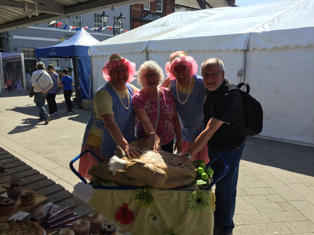 The sun’s out and so are the crowds for day 2 of Delicious Doncaster Food and Drink Festival! 

There’s something for every taste! 

Market Square and the surrounding areas are the place to be 😋