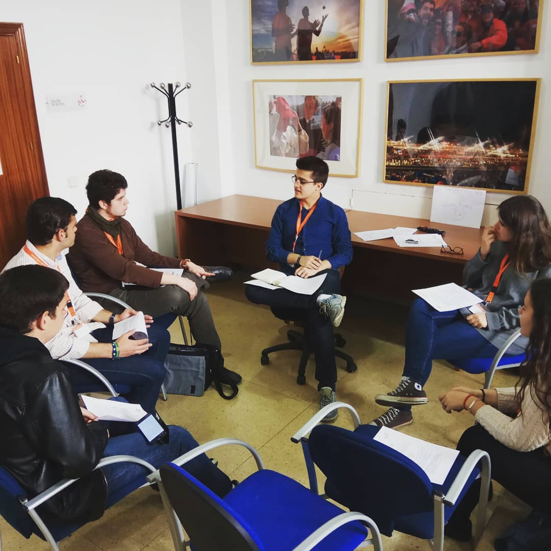 DelejuMadrid's tweet photo. Con el aliento de nuestros obispos auxiliares, José Cobo y Santos Montoya, nos hemos puesto manos a la obra. #ComienzaContigo #ParlamentoDiocesano https://t.co/liR0Ukk17H