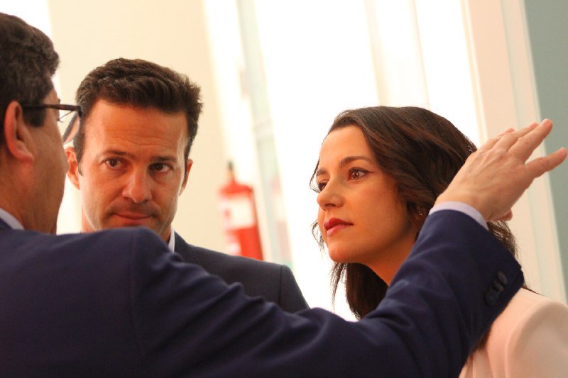 🍊 <a href="/InesArrimadas/">Inés Arrimadas</a> y @JuanMarin_Cs inauguran la nueva sede provincial de Cádiz
⬇️ Síguelo en este hilo ⬇️