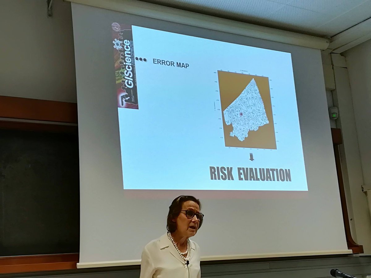 MasterGIS_Droni's tweet photo. Oggi i #corsisiti dell'indirizzo "Geo-informazione e nuove #tecnologie per l'#agricolturasostenibile" seguono #geostatistica con la Prof.ssa Castrignanò: concetto di variogramma e anisotropia zonale e la #mappa degli errori
#5maggio #agriculture 
➡️https://t.co/IUkrFudYPJ https://t.co/CQz1MiWr2s
