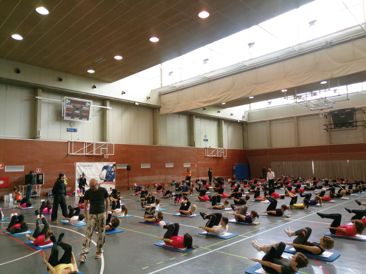 deportes_unizar's tweet photo. Ya estámos en marcha con la Master Class con Javier Pérez Pont. #CampusPilates 2018 #ExerciseIsMedine On Campus a favor de @UNICEF https://t.co/VuAU5awNeG
