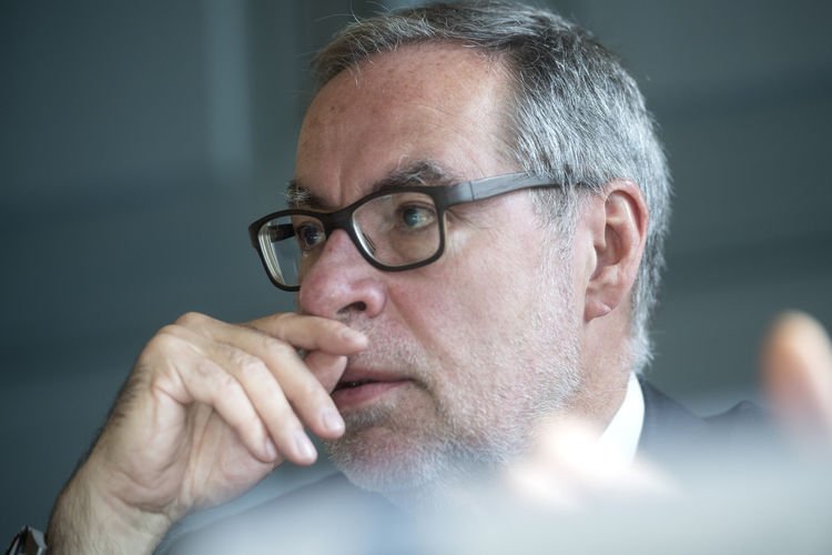 PSSuisse's tweet photo. Le PS Suisse est profondément ému par le décès du conseiller national Alexander Tschäppät. Il restera dans nos mémoires comme une personnalité incontournable du socialisme, bien au-delà de la ville de Berne. https://t.co/TOrYRb1tfL https://t.co/KAYb8KtNJo