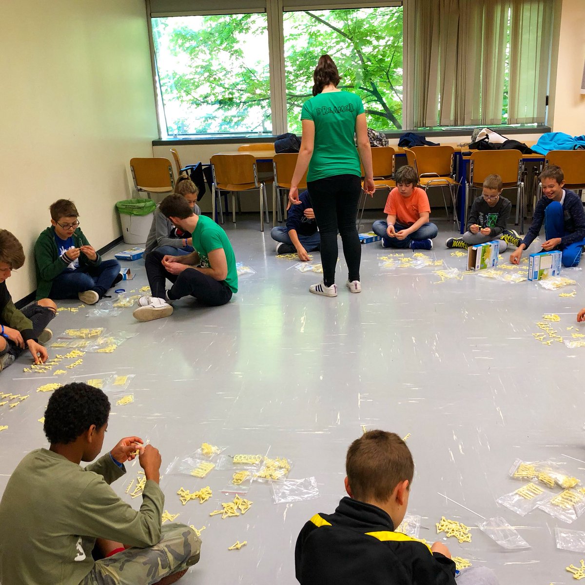 ValeriaCagnina's tweet image. #devoxx4kids #lugano qui si costruiscono #strandbeest! @Devoxx4Kids @lillymonticone