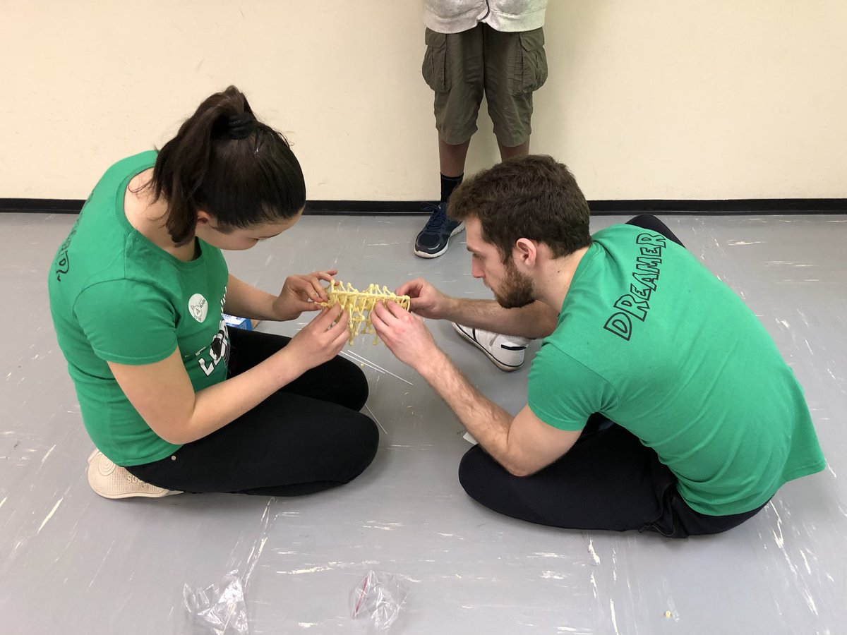 ValeriaCagnina's tweet image. #devoxx4kids #lugano qui si costruiscono #strandbeest! @Devoxx4Kids @lillymonticone