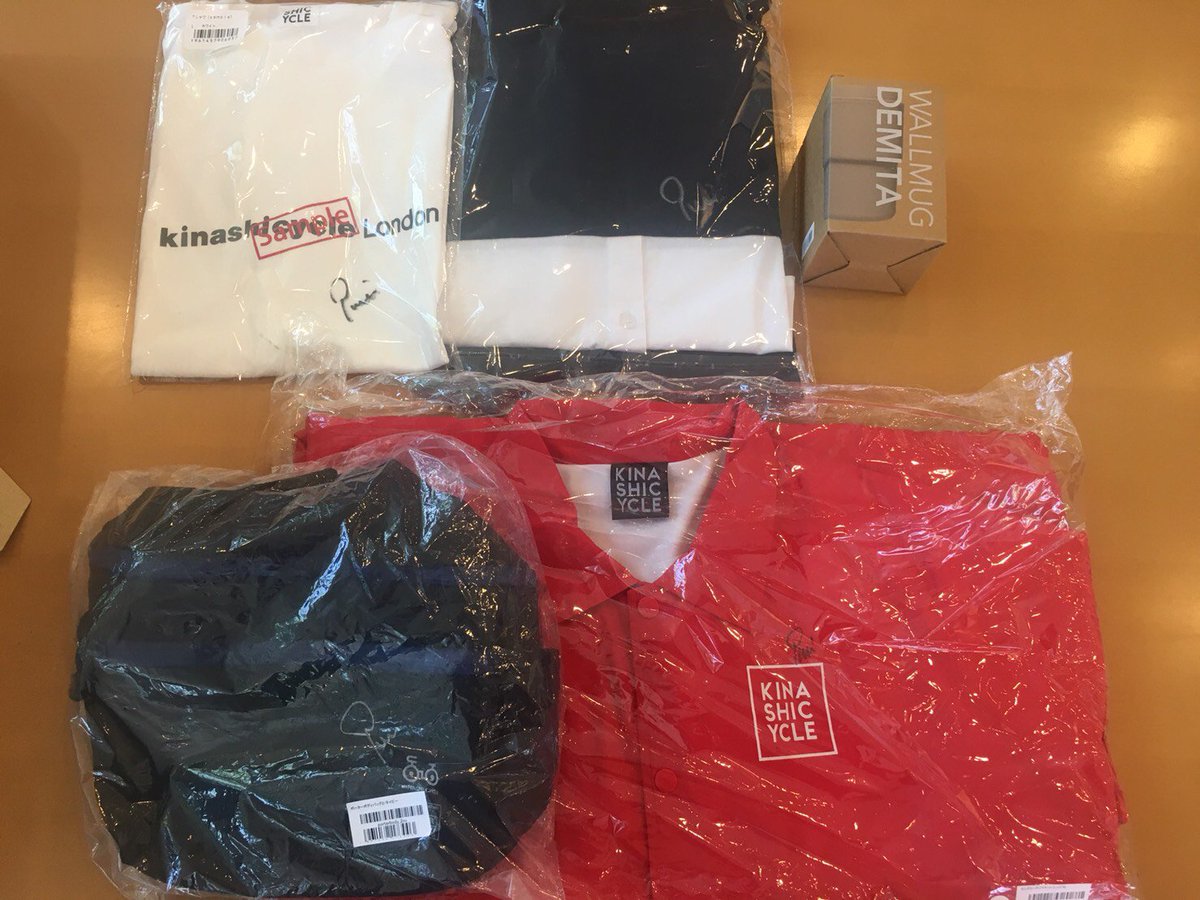 LINELIVE_JP's tweet photo. ☀️プレゼント☀️
ノリさんが配信中に購入した、Tシャツ、カバン、スーツケースなど10名様に🎁どれが当たるかはお楽しみに。しかも木梨憲武(ペレ)さんサイン入り✨RT&amp;フォローで応募完了!当選者にDM💌締切5/8⚡️映画「いぬやしき」見てね👀
▷https://t.co/kLgoqUrRsE 
#LINE_LIVE_プレゼント https://t.co/PiE8k9yzCc