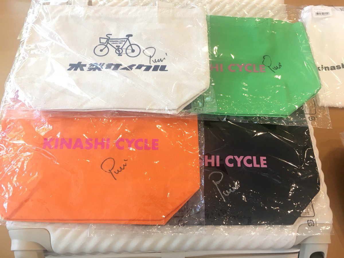 LINELIVE_JP's tweet photo. ☀️プレゼント☀️
ノリさんが配信中に購入した、Tシャツ、カバン、スーツケースなど10名様に🎁どれが当たるかはお楽しみに。しかも木梨憲武(ペレ)さんサイン入り✨RT&amp;フォローで応募完了!当選者にDM💌締切5/8⚡️映画「いぬやしき」見てね👀
▷https://t.co/kLgoqUrRsE 
#LINE_LIVE_プレゼント https://t.co/PiE8k9yzCc