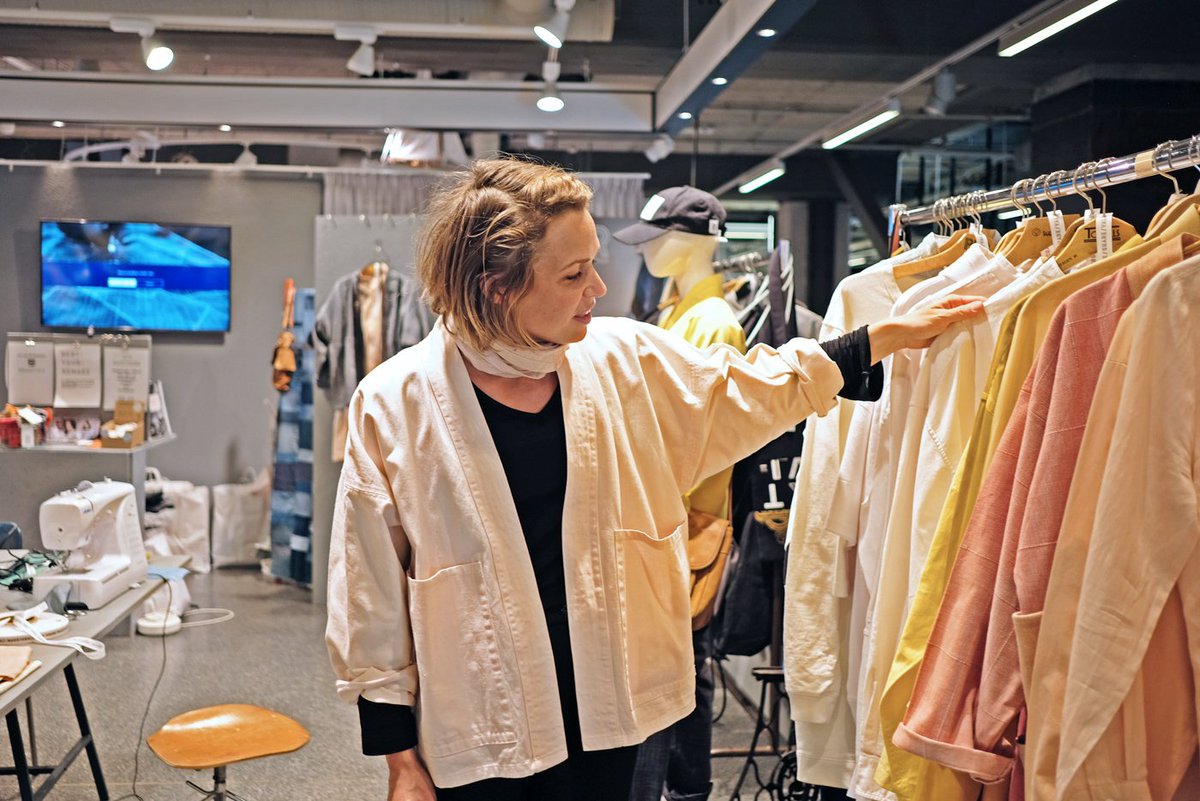 honkplease's tweet photo. Vi träffar Maria Lagerman, verksamhetschef på Remake som är @sthstadsmission egna varumärke, och pratar hållbart mode och cirkulär ekonomi: https://t.co/WxWJk8nJ2C #remake #remakesthlm #hållbart #cirkulärekonomi https://t.co/dOiTfI3lfE