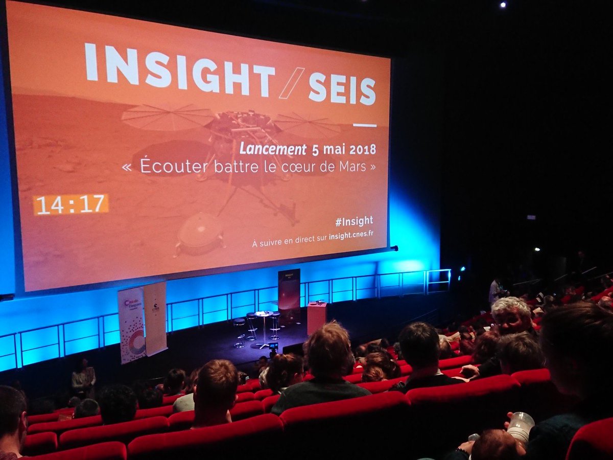 nathjou's tweet image. Tout est en place en salle Imax de la @CiteEspace pour suivre le lancement de @NASAInSight vers Mars emportant le sismomètre #SEIS made in France @CNES #GoInsight 🚀