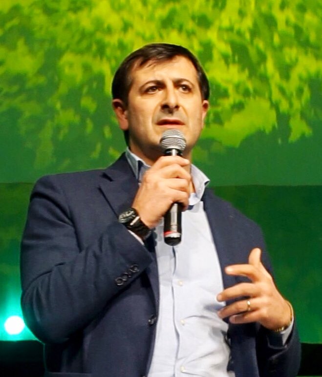 MAXVALERIANI's tweet photo. Grande soddisfazione per l’accordo, siglato oggi in Assessorato, tra #LazioAmbiente e #Saf di Frosinone. Ora piena operatività nella gestione dei rifiuti nei Comuni interessati e regolare retribuzione dei lavoratori. #politichedeirifiuti #lavoro #5maggio https://t.co/qDcGXvJJyi