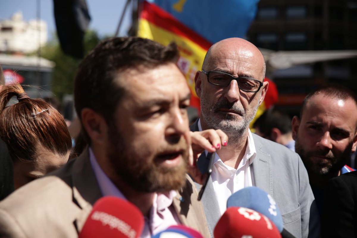 📡 <a href="/MGutierrezCs/">Miguel Gutiérrez 🇪🇸🇺🇦</a> "Condenamos el esperpento de quienes quieren cambiar el relato del terrorismo de ETA de todos estos años; los españoles y el Estado de Derecho son quienes han vencido al terrorismo" #EquiparacionYa