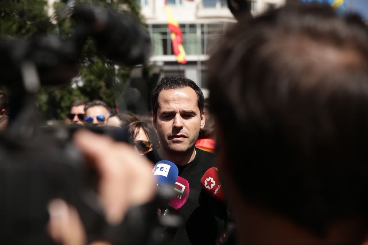 🔊 <a href="/ignacioaguado/">Ignacio Aguado 🇪🇸</a> “Hoy hemos querido volver a estar junto los héroes de la #EquiparacionYa para reconocer su trabajo durante todo este tiempo” #ActualidadCs