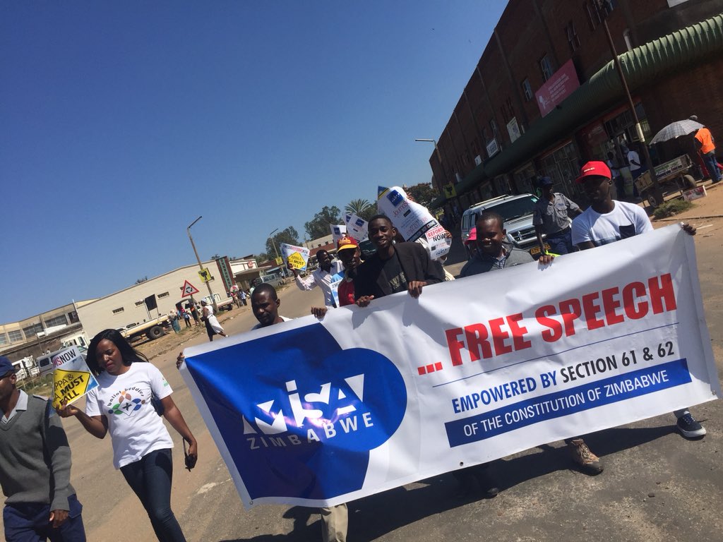 ruruemawere's tweet photo. Zimbabwe is open for business and should also be open to journalists doing their work Kwekwe demands.Kwekwe WPFD celebrations.#WPFDZim2018 @misazimbabwe @MISARegional @TabaniMoyo @PRESIDENT_ED @SupaCollinsM @james_maridadi @usembassyharare @tawakarombo @Sizzle76 @wendymuperi https://t.co/IxTwniXVWq