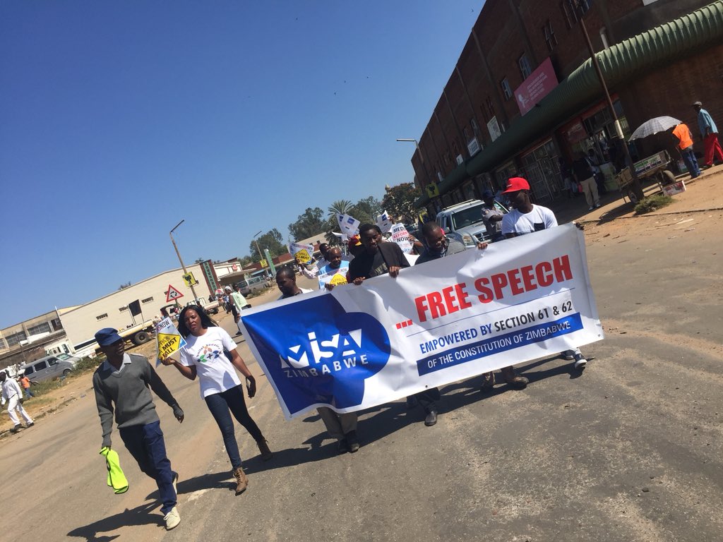 ruruemawere's tweet photo. Zimbabwe is open for business and should also be open to journalists doing their work Kwekwe demands.Kwekwe WPFD celebrations.#WPFDZim2018 @misazimbabwe @MISARegional @TabaniMoyo @PRESIDENT_ED @SupaCollinsM @james_maridadi @usembassyharare @tawakarombo @Sizzle76 @wendymuperi https://t.co/IxTwniXVWq