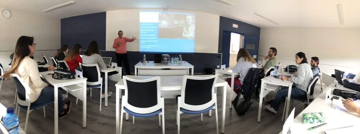 vrubioherrera's tweet photo. 👀Descubriendo el apasionante mundo de la 👉🏼comunicación corporativa👈🏼 con Juan Carlos Ramos Dircom en @Femete en @MCOM_unidam en @unidam_ic @Jucarrama #Mcom18 https://t.co/VftZj9Q8hd