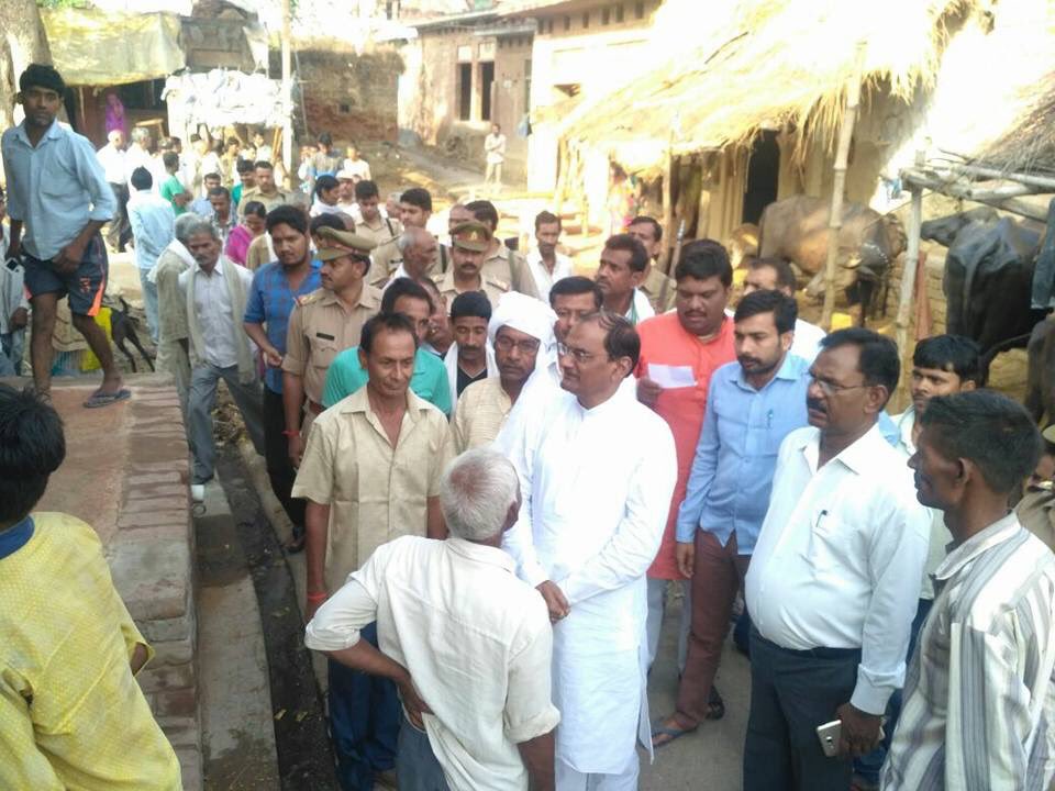 MlaKaran's tweet photo. बिन्दकी बिधानसभा के कोराइया गांव में ग्राम स्वराज अभियान के तहेत बिन्दकी बिधायक मा करण सिंह पटेल जी ने बिन्दकी तहसील के सभी अधिकारियो के साथ गांव में समस्याएं सुनी और रात्रि प्रवास किया सुबह 6 बजे प्रभात फेरी की गई और स्वच्छता अभियान चलाया गया लोगो को जागरूक करने का काम किया गया https://t.co/olDKB85W2c
