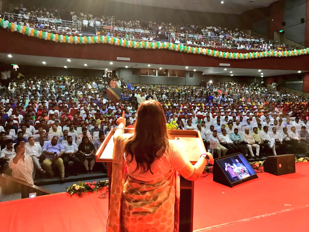 Poonam Pramod Mahajan tweet media