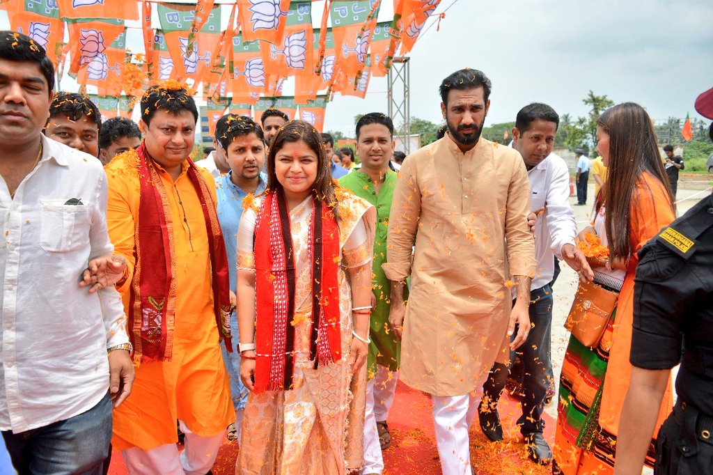 Poonam Pramod Mahajan tweet media