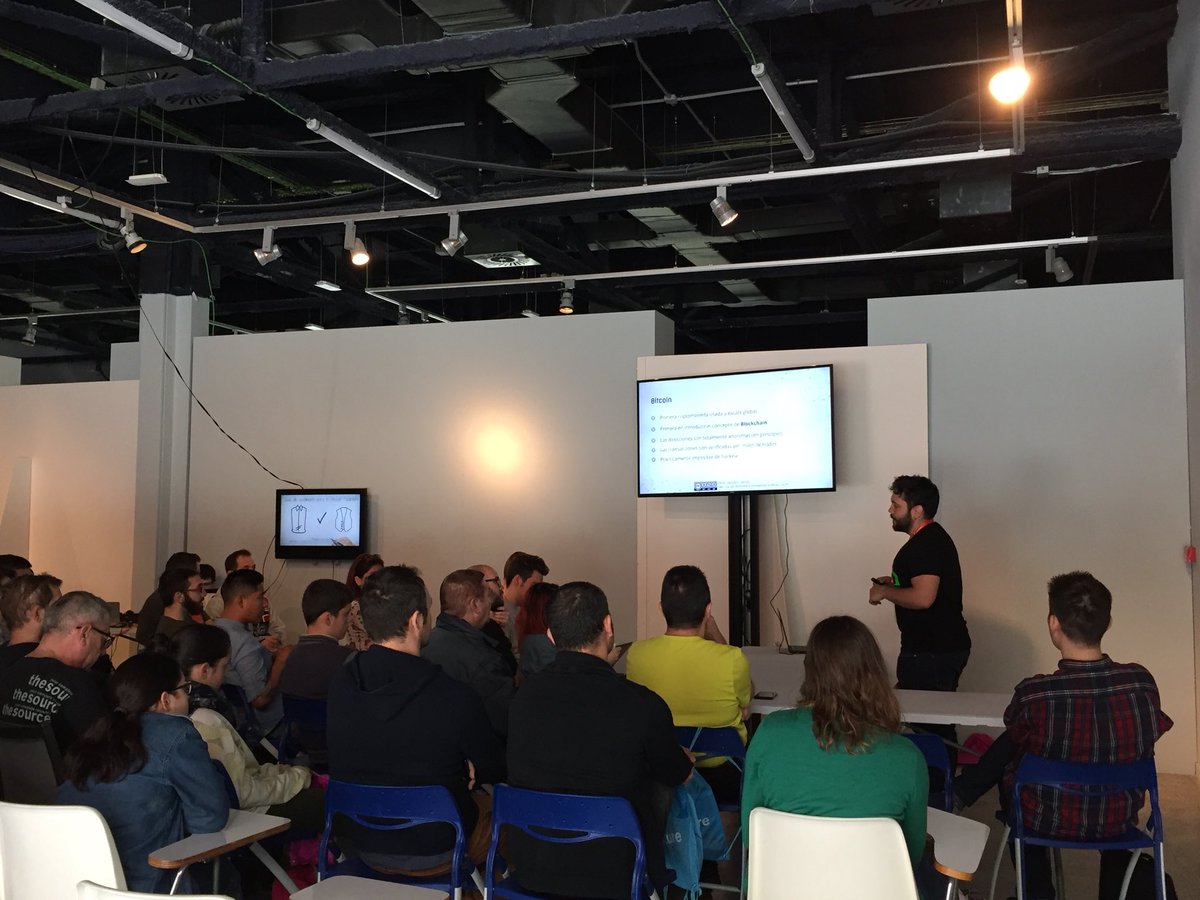 jhbecares's tweet photo. @jacynycz dando una charla sobre cómo ganar dinero con Bitcoin en #CryptoPartyMadrid2018 https://t.co/MCvyDhB6yW