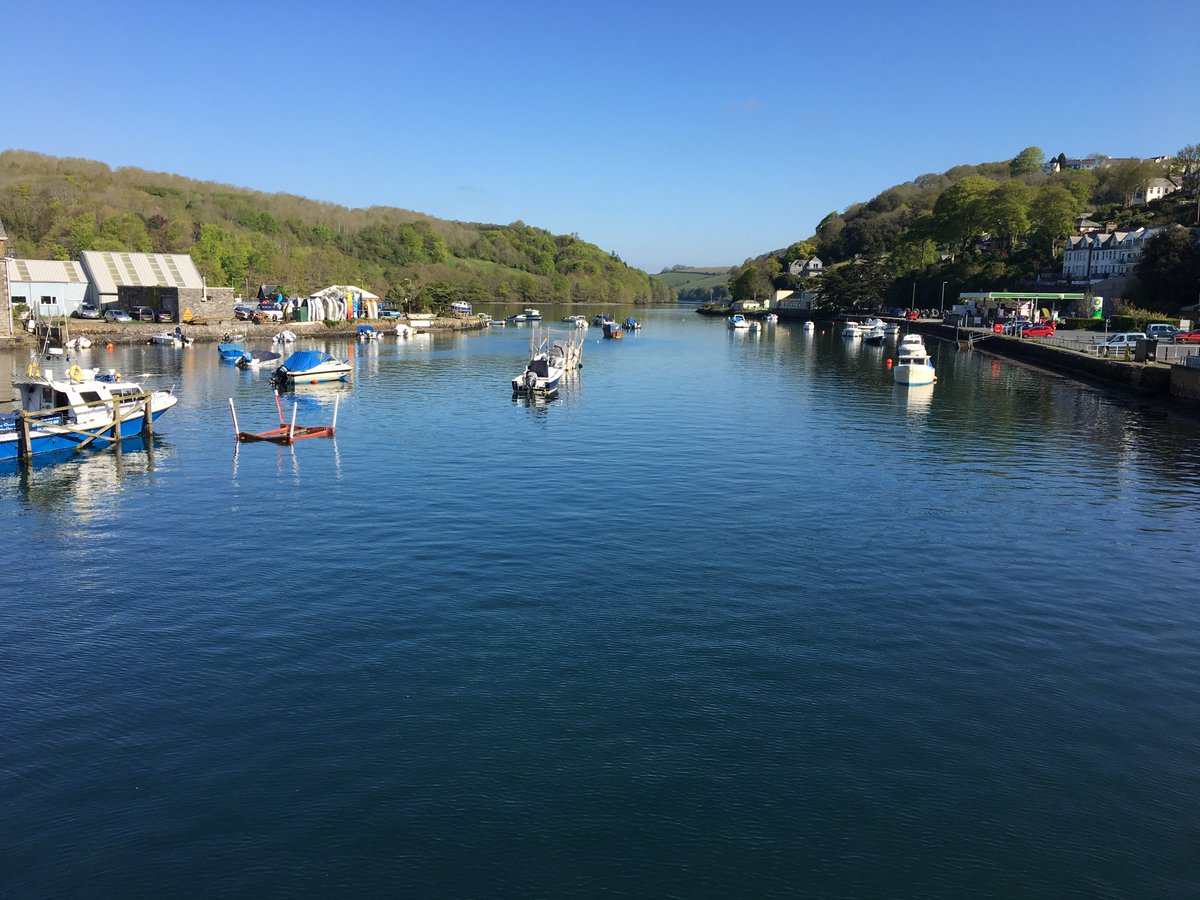 LooeLove's tweet photo. Super sunny bank holiday in Looe.  Looe TIC open every day except Sunday! #lovelooe #seaside #looeharbour #southwestcoastalpath https://t.co/sJ0JBaPBIR
