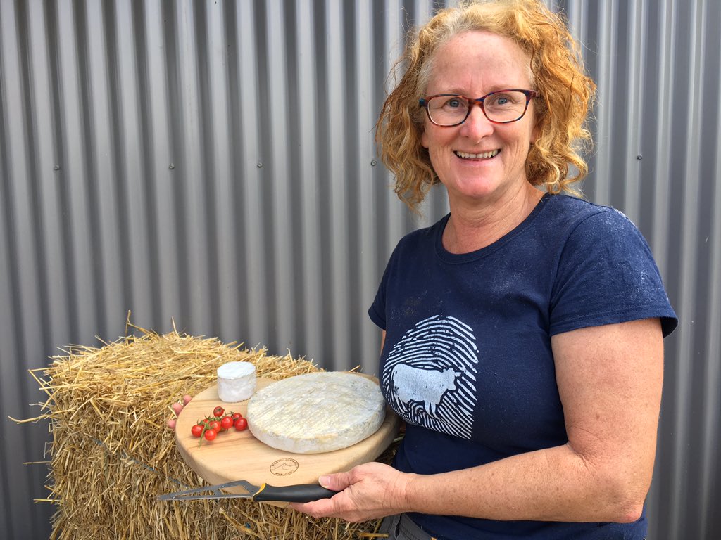 kimhonan's tweet photo. 🧀🐄TOP CHEESE🐄🧀

This is some of the best cheese in the country. Deb Allard's Velvet Chaussette is a @deliciousAUS Produce Awards winner in the From the Dairy section. 😋 #deliciousproduceawards #dairy #cheese #jersey #burringbar #harvestfoodfest #northernrivers @ABCNorthCoast https://t.co/HPPurRfK7T