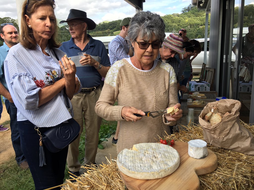 kimhonan's tweet photo. 🧀🐄TOP CHEESE🐄🧀

This is some of the best cheese in the country. Deb Allard's Velvet Chaussette is a @deliciousAUS Produce Awards winner in the From the Dairy section. 😋 #deliciousproduceawards #dairy #cheese #jersey #burringbar #harvestfoodfest #northernrivers @ABCNorthCoast https://t.co/HPPurRfK7T