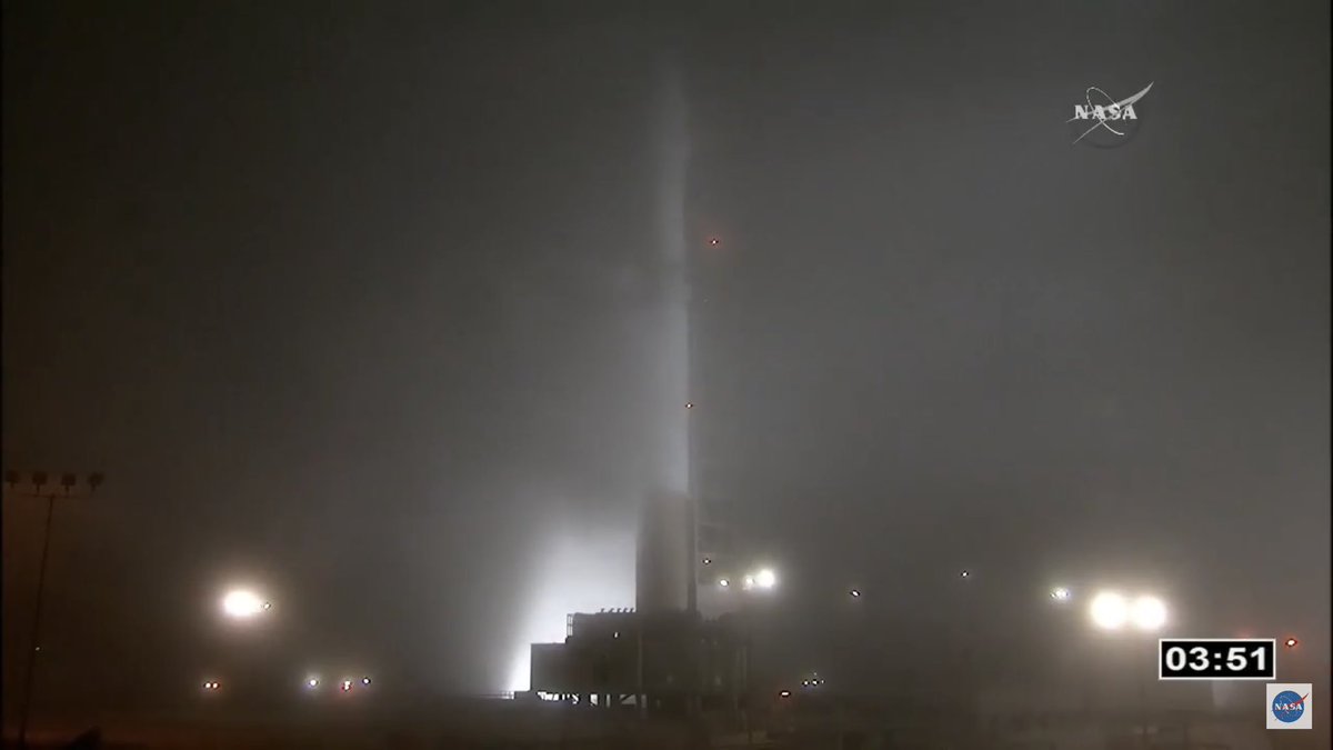 NewerAstro's tweet image. T-4 mins before launch of the @ulalaunch Atlas V rocket for the @NASAInSight mission ! #GoULA #GoCentaur #GoInsight