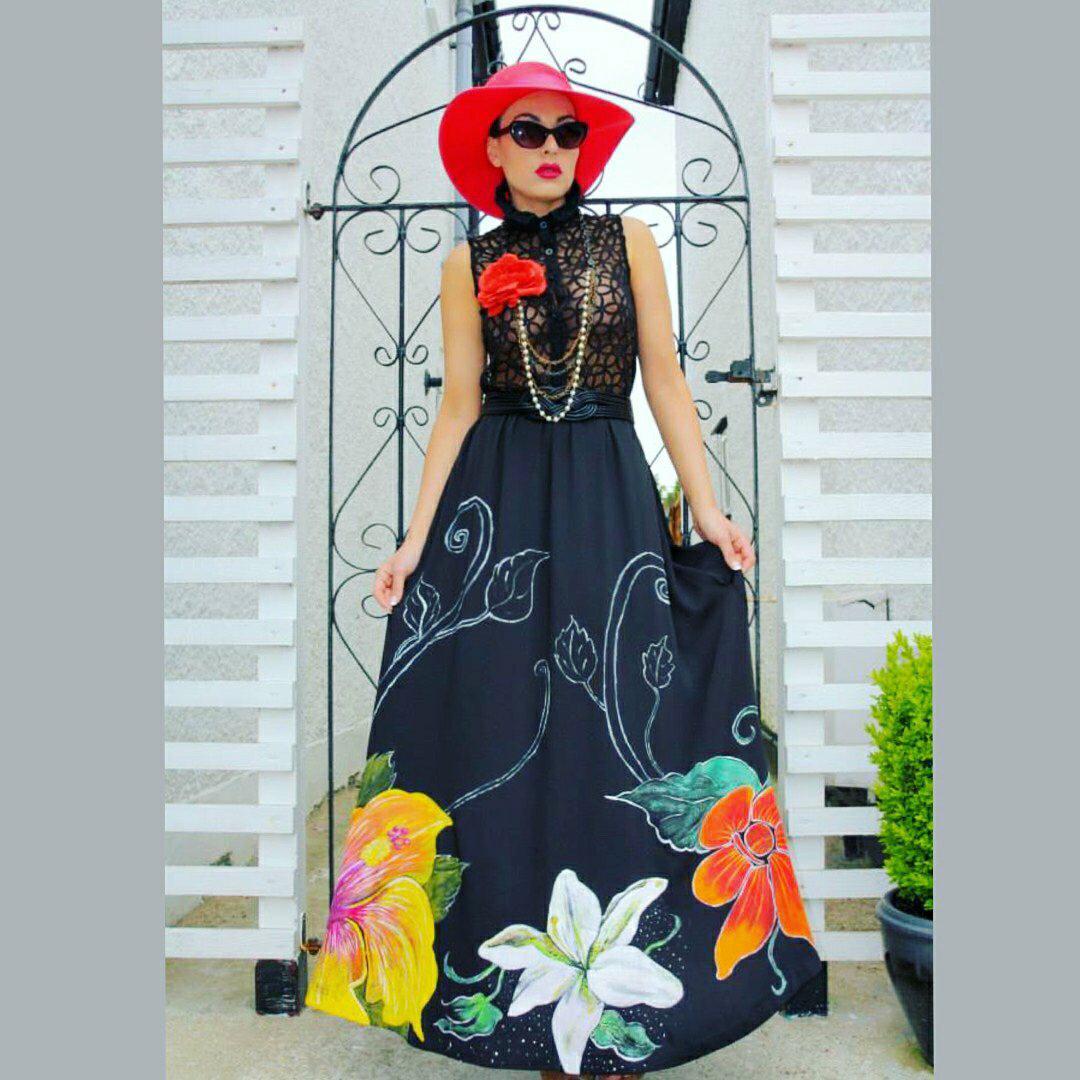 Pebeopaints's tweet photo. Weekend inspiration with the talented @bobbibicker from the UK. She used Setacolor Opaque to paint this beautiful design.
#Pebeo #Setacolor #handpainteddress #textileart #handpainted https://t.co/FVPqUgNwWE