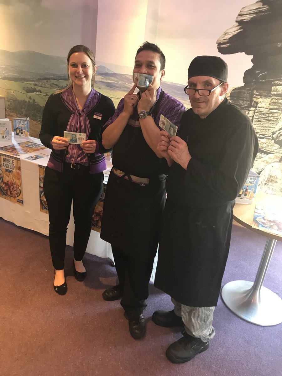 JonathonSlack's tweet photo. Not even had time to re-brief them yet and a guest is already insisting on tipping them for their problem resolutionπ #Squadgoals #serviceKungfu @placemadebyyou @Tbroughton75 @jmb0606 @Valerie_PI3R @AndyFr4ncis @SDEBDD https://t.co/8jipDdtSTV