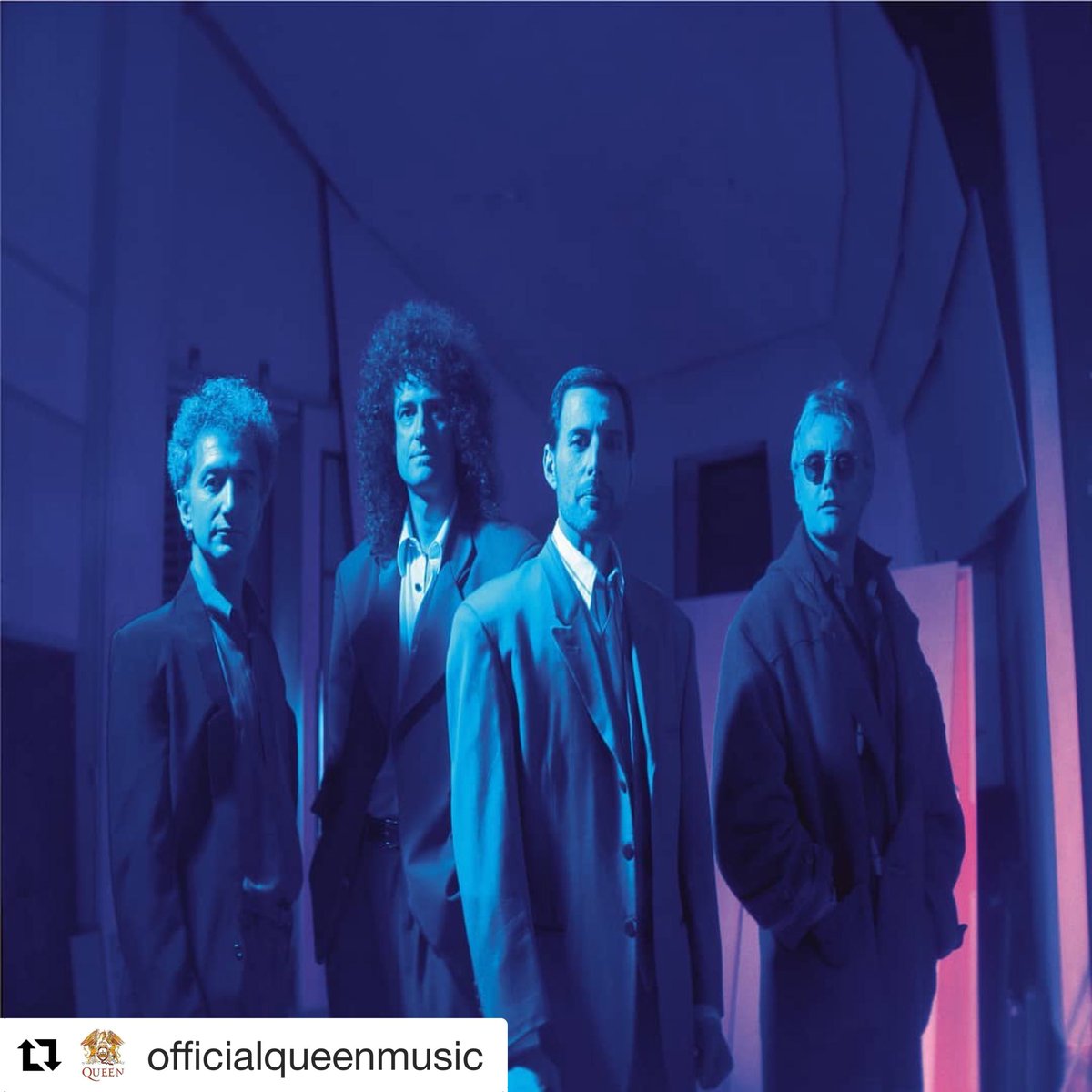 anatopera's tweet image. #Repost @officialqueenmusic with @get_repost
・・・
@thisismetropolis, 1990. Photo by Simon Fowler
•
#Queen #freddiemercury #MetropolisStudios #90s