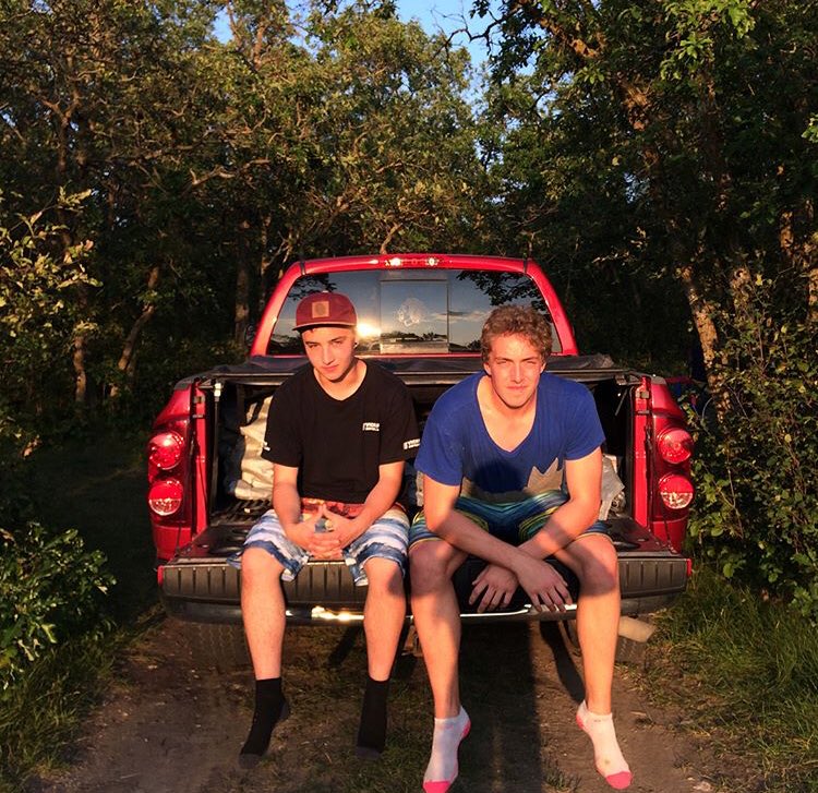 Brydacledus's tweet photo. Happy 18th birthday to one of my greatest friends @AAsbury22 https://t.co/XsMomRE2We