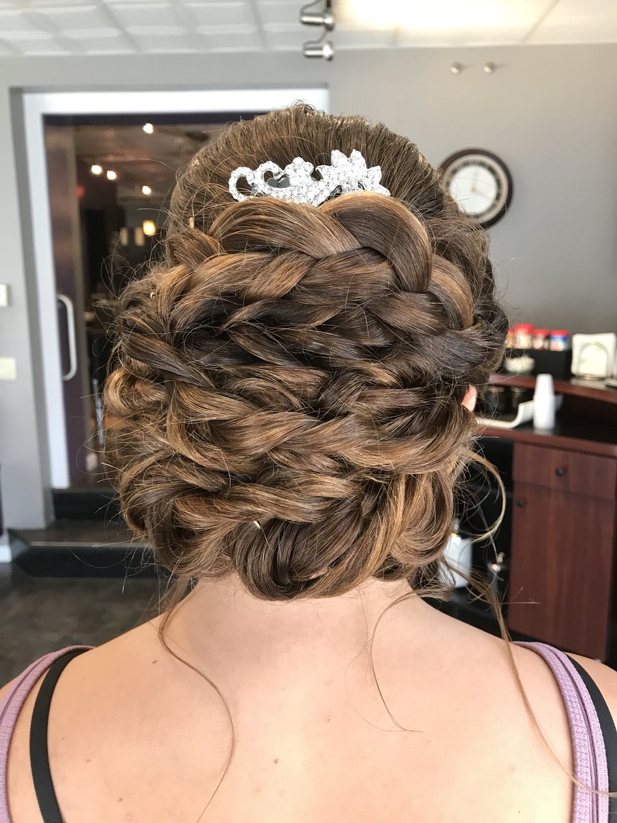 Jenn_Trump's tweet photo. ✅ Prom hair ready! 📞Call for appt with me 570-424-6461📞                        
.
#JennTrump #JTHsalon #HairHustle #EastStroudsburg #Salon #Poconos #Stroudsburg #Pennsylvania #HairEnvy #Weddings #Bridal #WeddingStyle #Updo #BridalHair #UpStyleYou #UpStyle #Prom #PromHair https://t.co/7yIChQkYby