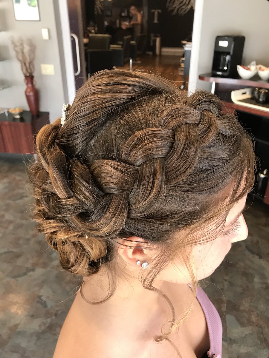 Jenn_Trump's tweet photo. ✅ Prom hair ready! 📞Call for appt with me 570-424-6461📞                        
.
#JennTrump #JTHsalon #HairHustle #EastStroudsburg #Salon #Poconos #Stroudsburg #Pennsylvania #HairEnvy #Weddings #Bridal #WeddingStyle #Updo #BridalHair #UpStyleYou #UpStyle #Prom #PromHair https://t.co/7yIChQkYby