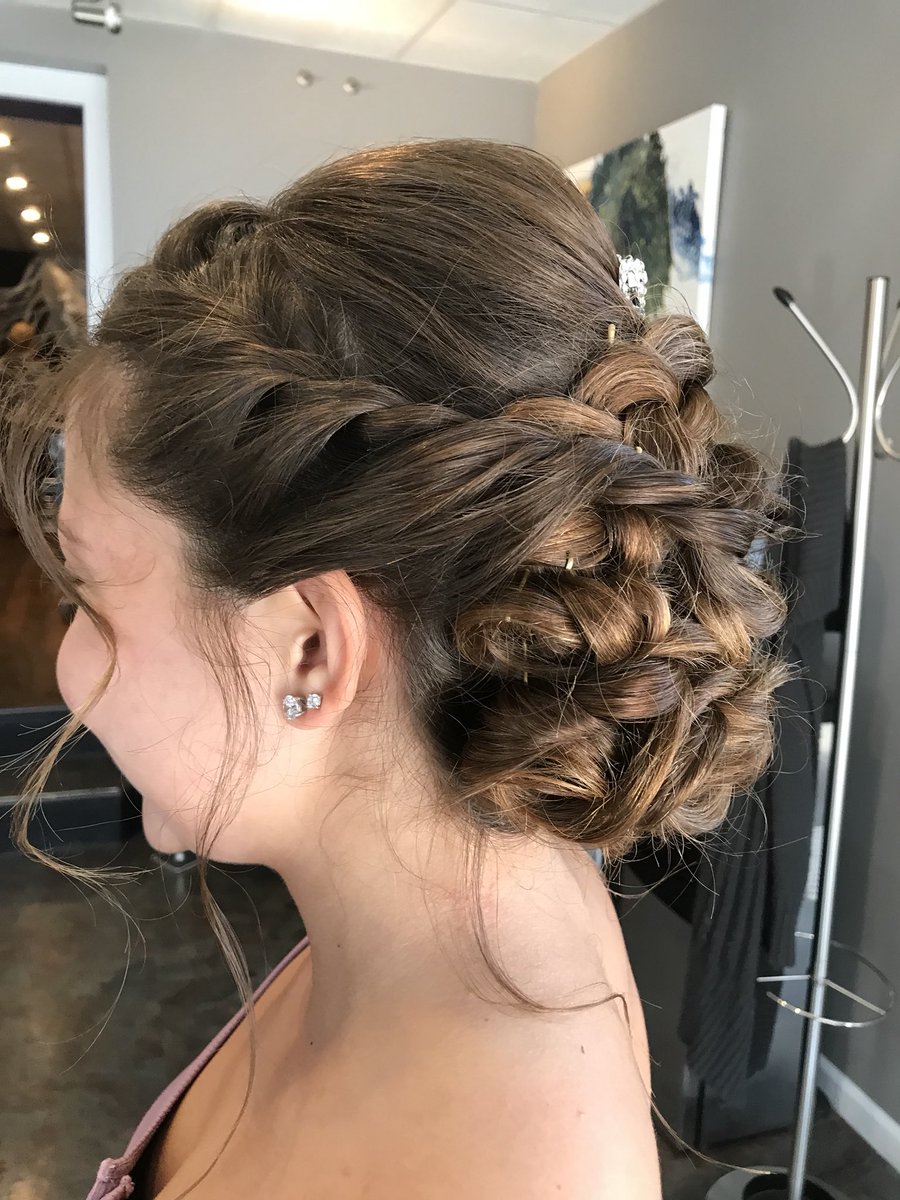 Jenn_Trump's tweet photo. ✅ Prom hair ready! 📞Call for appt with me 570-424-6461📞                        
.
#JennTrump #JTHsalon #HairHustle #EastStroudsburg #Salon #Poconos #Stroudsburg #Pennsylvania #HairEnvy #Weddings #Bridal #WeddingStyle #Updo #BridalHair #UpStyleYou #UpStyle #Prom #PromHair https://t.co/7yIChQkYby