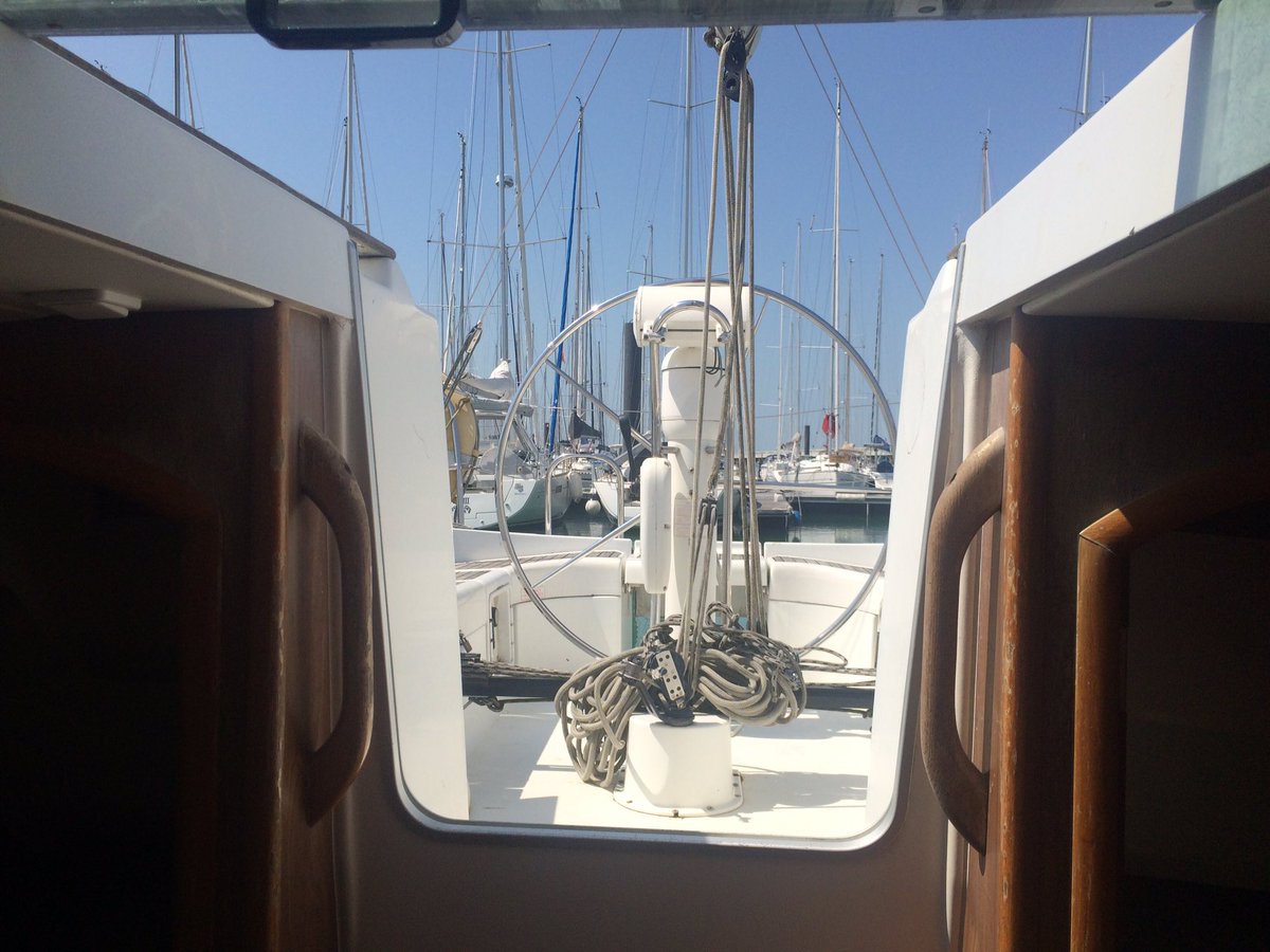 RmiCalandra's tweet photo. Club chéri ? @SFParisRugby ? Mon hôtel pour ce soir de match Raoul Volfoni 2, ponton 57, Port des Minimes, La Rochelle ! #ParisMobilisé #Apiedsàchevalenvoiture #etenbateauàvoile #ASRSFP 💪💪💪🏉😎 https://t.co/vcXNZVqUap