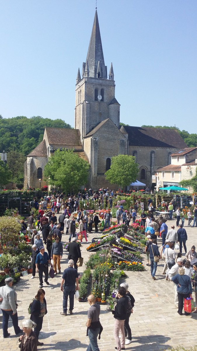 Les fleurs de mai à Saint Benoît 
Un marché extraordinaire