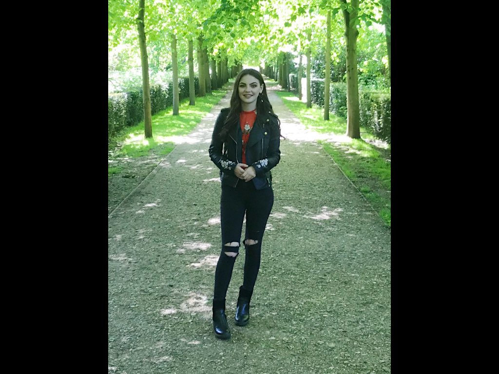 viiaofficial's tweet photo. Back in London again recording. Heading to the studio soon after a walk in Chiswick. https://t.co/cUQMkGYwa2