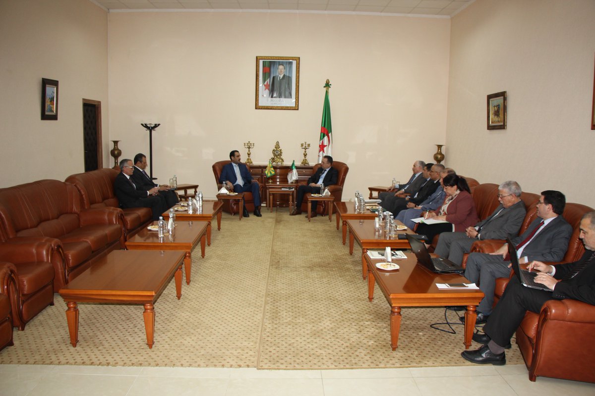 min_travail's tweet photo. في اطار تعزيز التنسيق بين وزارة العمل والتشغيل والضمان الاجتماعي ومنظمة العمل العربية، استقبل وزير @min_travail السيد @m_zemali اليوم السبت 05 ماي السيد فايز المطيري، المدير العام لمنظمة العمل العربية.
#MTESS #MTESS_NEWS https://t.co/Ew751dWEuH