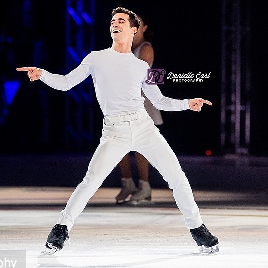 YvoFin's tweet photo. Javi yesterday in Toronto! 👑😍🇨🇦🇪🇸 The more glimpses of Stars on Ice I see the less I can wait for RevolutiONice to come... December please come quickly! 😂🙈
#javierfernández #starsonicecanada
#SOI #CSOI #RevolutionOnIce #JFTeam https://t.co/xrFgTRqLhX
