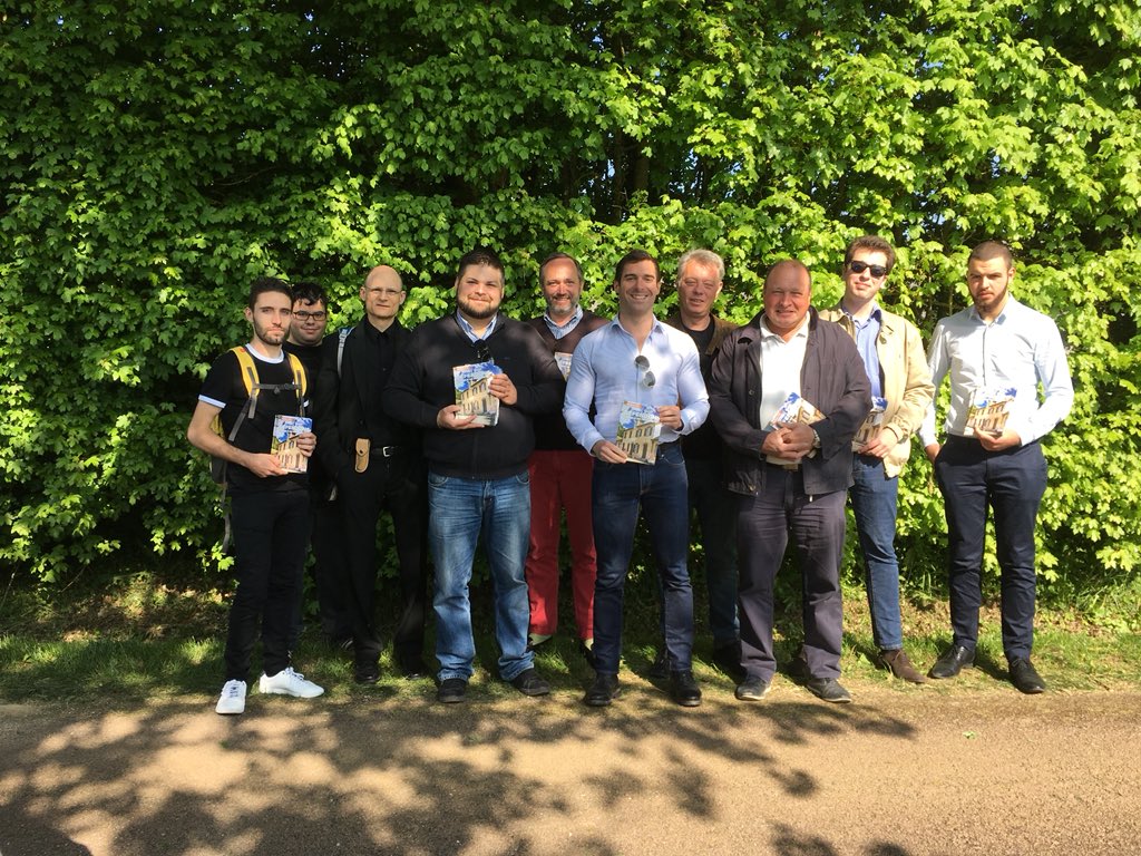 JulienOdoul's tweet photo. Sous le beau soleil de #Puisaye pour la JournĂ©e dâaction dĂ©partementale du @FN_officiel de lâ#Yonne. MatinĂ©e militante Ă Ouanne pour le vide-grenier. #FN89 #JAD89 đ«đ·đđ» https://t.co/XxnFlXDaVi