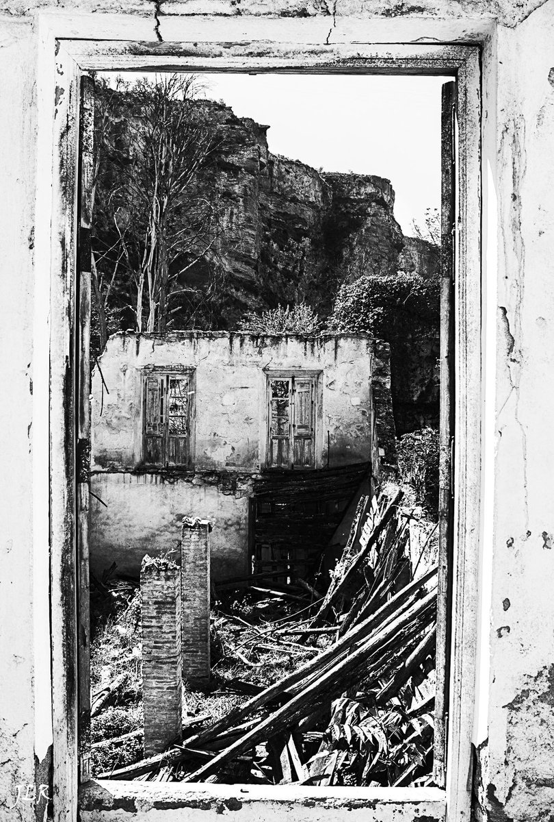 joselop44's tweet photo. Ventanas a otro tiempo, a realidades acaecidas en pasado imperfecto.
#JLRquotes
https://t.co/OUbjcNgaIt #AlhamadeGranada .@spain #liveforthestory .@CanonEspana #bwphotography https://t.co/HD1XaxCjVJ