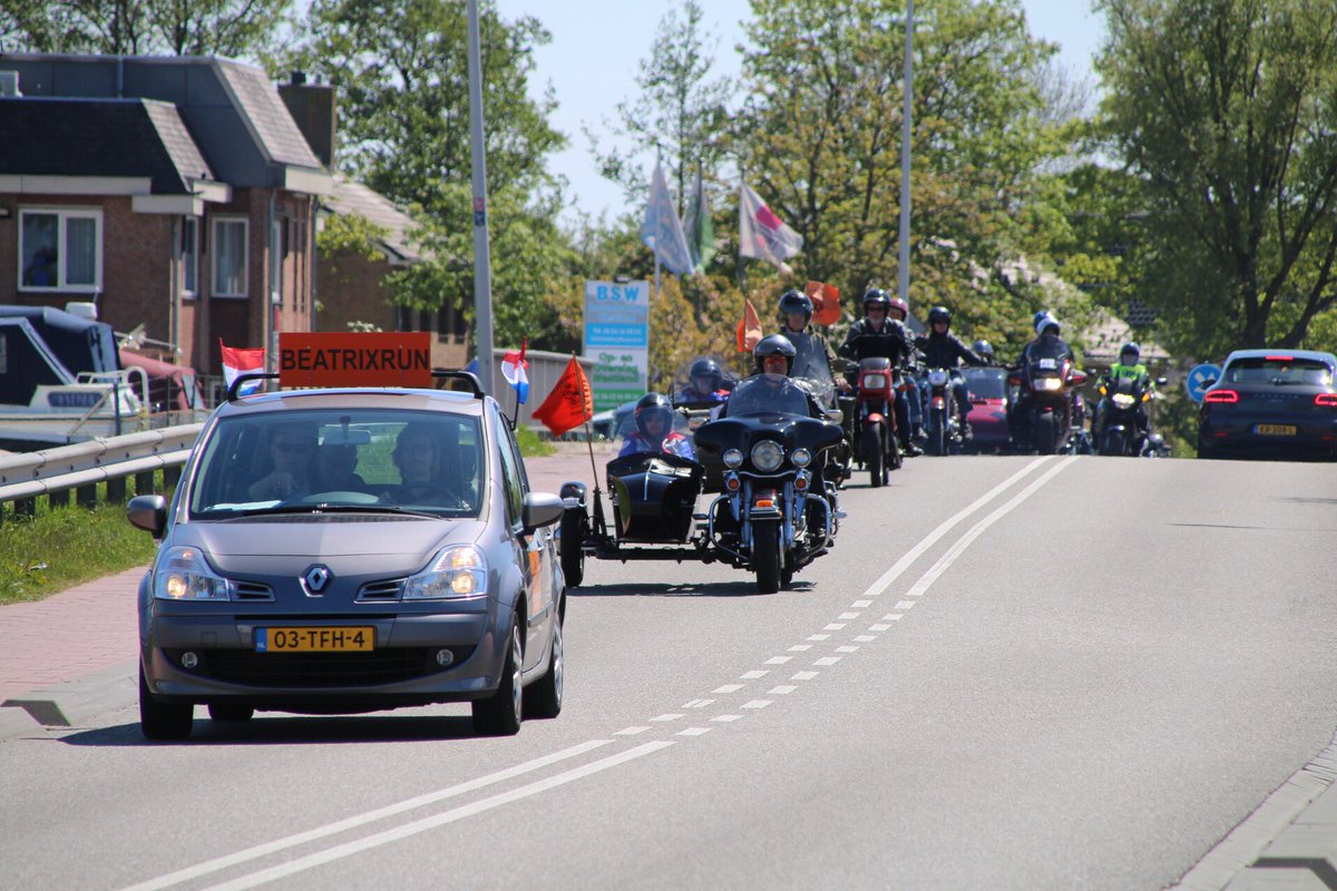 WestlandersNu's tweet photo. Gearriveerd bij vd Valk aan de Zwartendijk de VIPS van de #Beatrixrun voor een gezamenlijke maaltijd. https://t.co/IN3G6okRIn