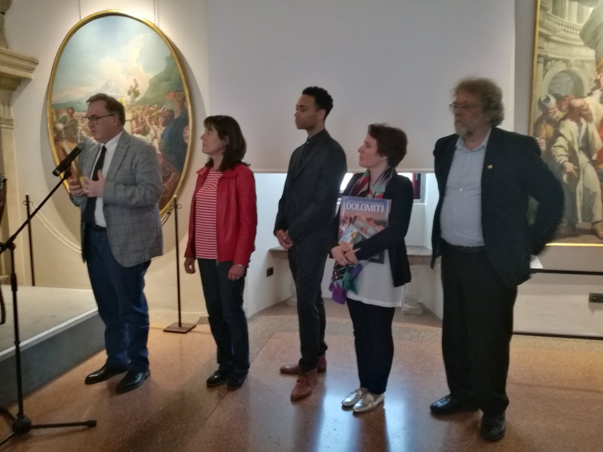 DolomitesUNESCO's tweet photo. #Oggi grazie al @trentofestival vi portiamo in #Groenlandia. La giuria del Premio Speciale #Dolomiti #UNESCO ha assegnato il premio al #film: Stella Polaris Ulloriarsuaq di Yatri N. Niehaus. Consegna il premio @MauroGilmozzi https://t.co/8mi39a4LwJ
